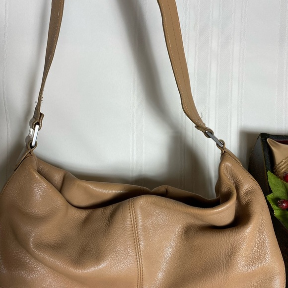 Tan genuine leather ladies handbag Luis Esteve made in Spain.Wide shoulder strap - Picture 8 of 16